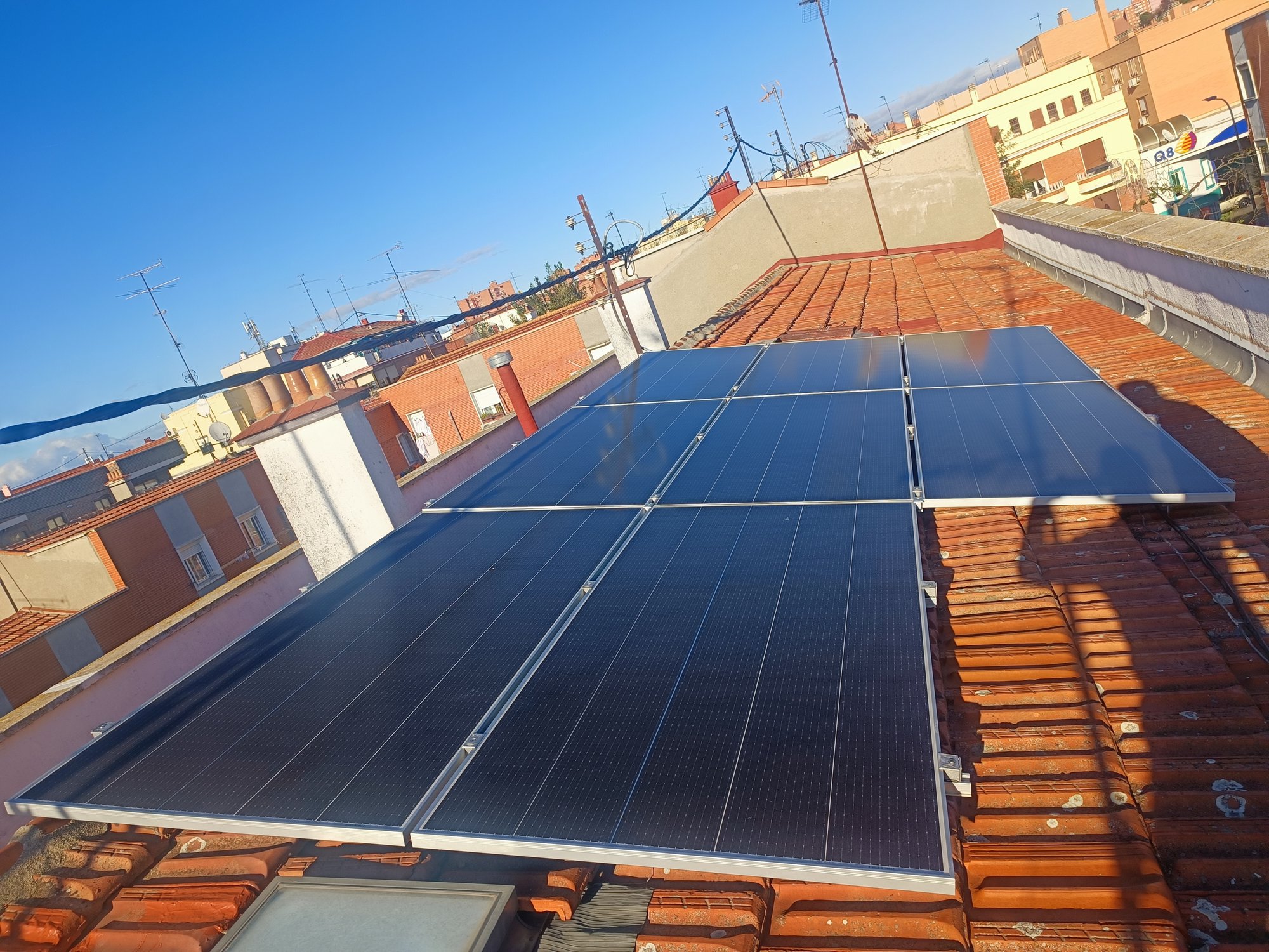 Instalación solar en tejado de teja